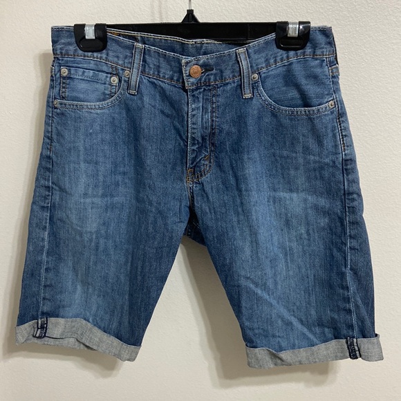 Men’s Levi Medium-Wash Rolled Cuff Jean Shorts. Size 32 approx. 10 inch inseam. - Picture 1 of 13